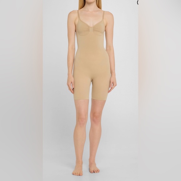 SKIMS Other - Skims Seamless Sculpt Mid Thigh Bodysuit
